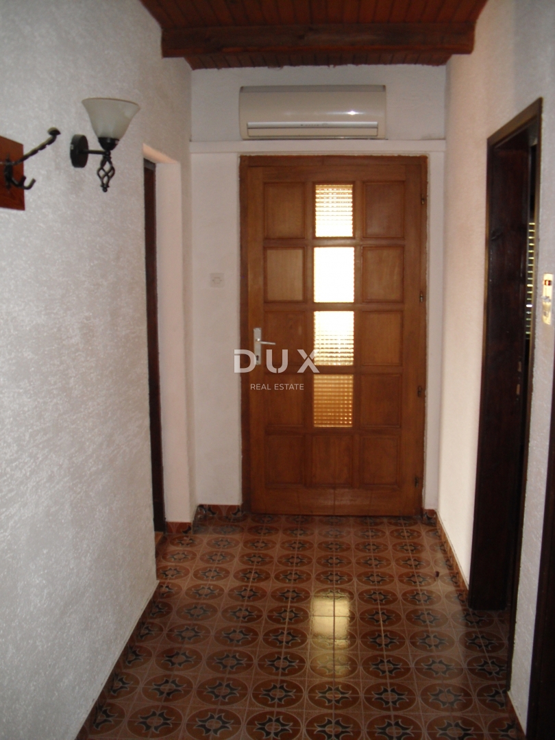 ISOLA DI KRK, PUNAT - Casa indipendente con piscina a 500 m dal mare