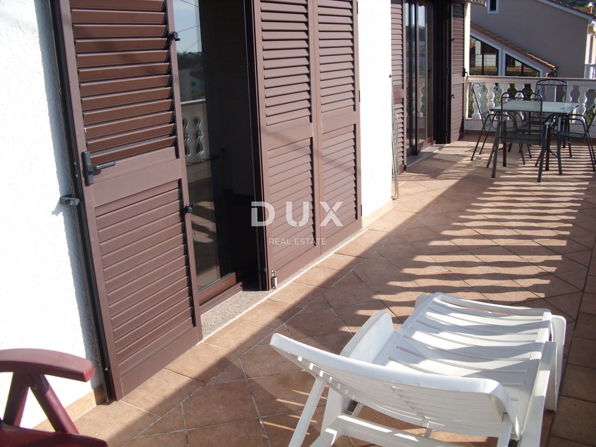 ISOLA DI KRK, PUNAT - Casa indipendente con piscina a 500 m dal mare