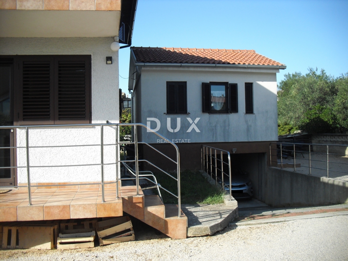 ISOLA DI KRK, PUNAT - Casa indipendente con piscina a 500 m dal mare