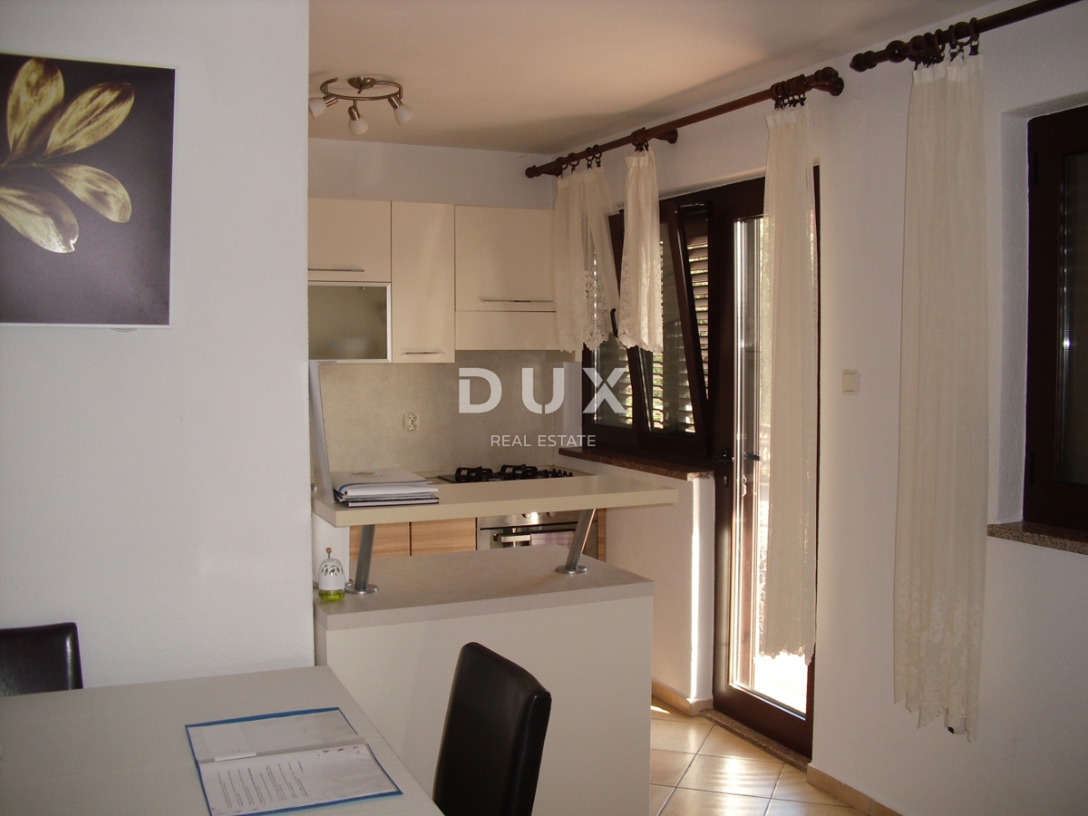 ISOLA DI KRK, PUNAT - Casa indipendente con piscina a 500 m dal mare