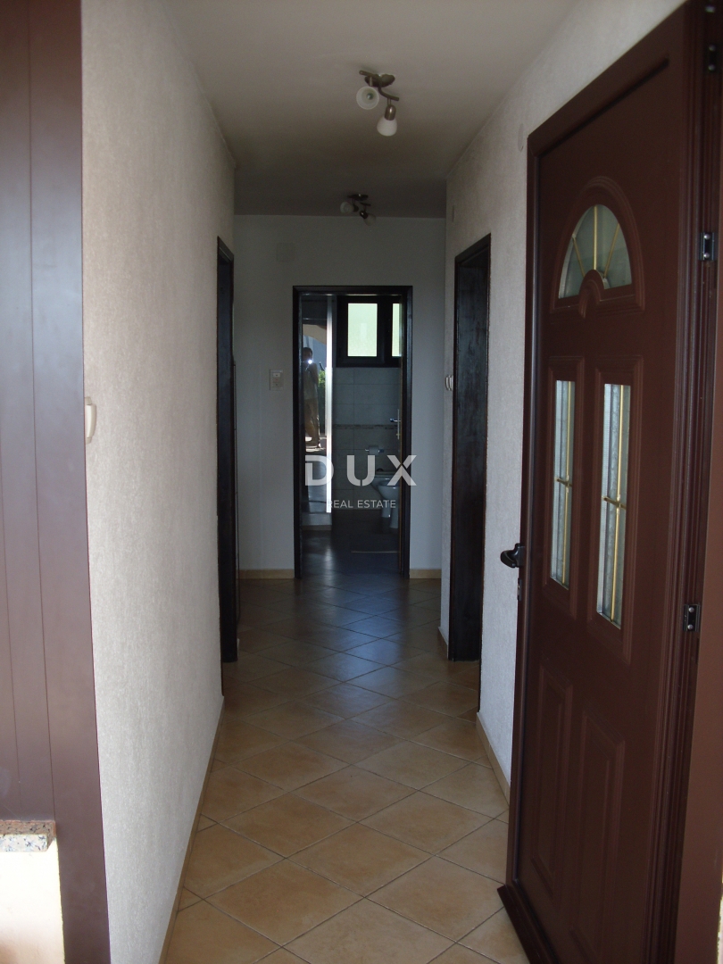 ISOLA DI KRK, PUNAT - Casa indipendente con piscina a 500 m dal mare