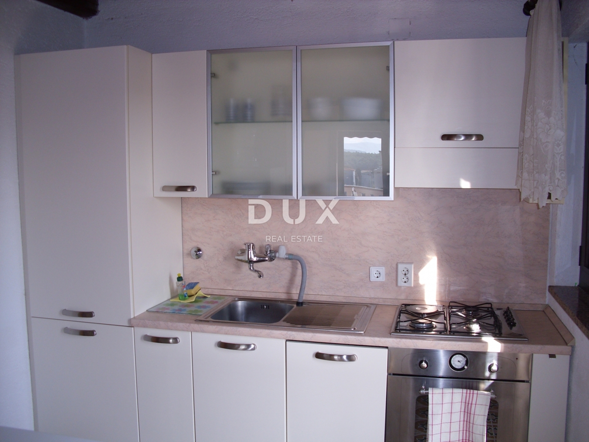 ISOLA DI KRK, PUNAT - Casa indipendente con piscina a 500 m dal mare