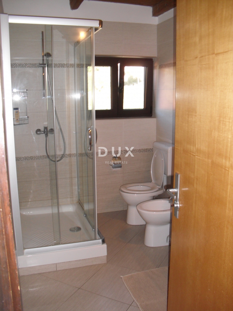 ISOLA DI KRK, PUNAT - Casa indipendente con piscina a 500 m dal mare