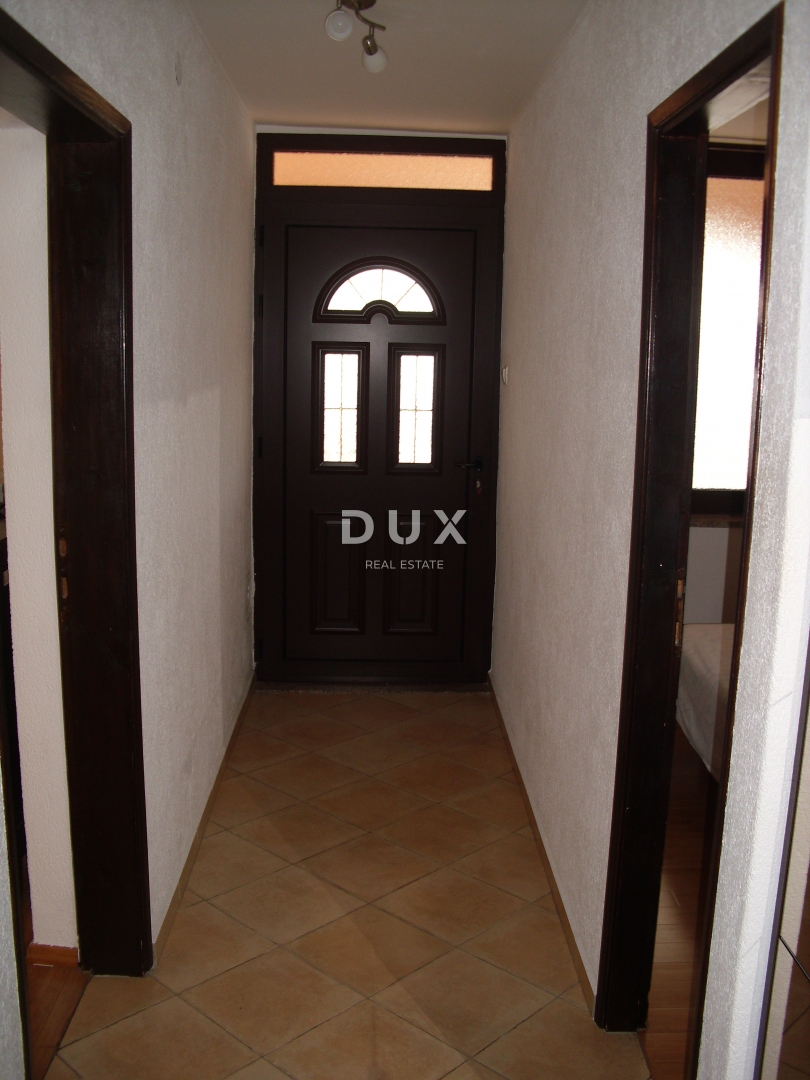 ISOLA DI KRK, PUNAT - Casa indipendente con piscina a 500 m dal mare