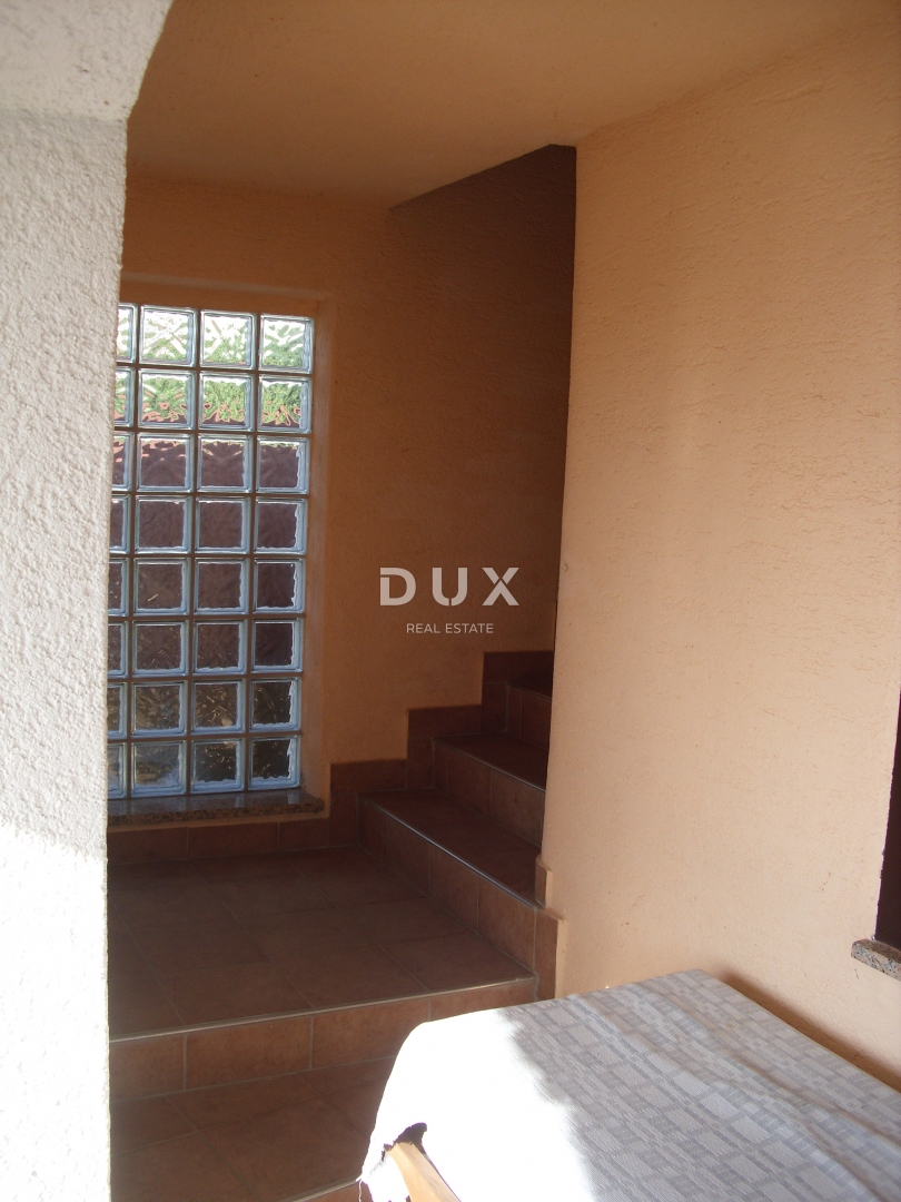 ISOLA DI KRK, PUNAT - Casa indipendente con piscina a 500 m dal mare