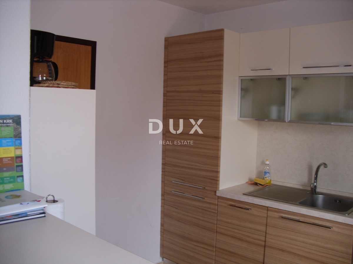 ISOLA DI KRK, PUNAT - Casa indipendente con piscina a 500 m dal mare