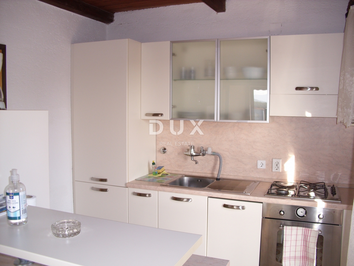 ISOLA DI KRK, PUNAT - Casa indipendente con piscina a 500 m dal mare