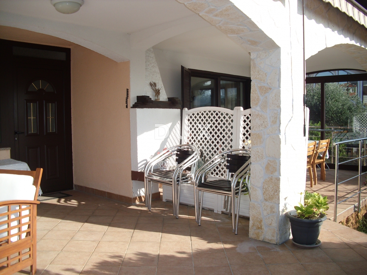 ISOLA DI KRK, PUNAT - Casa indipendente con piscina a 500 m dal mare