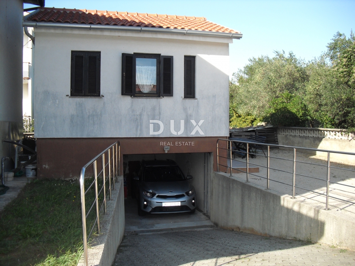 ISOLA DI KRK, PUNAT - Casa indipendente con piscina a 500 m dal mare