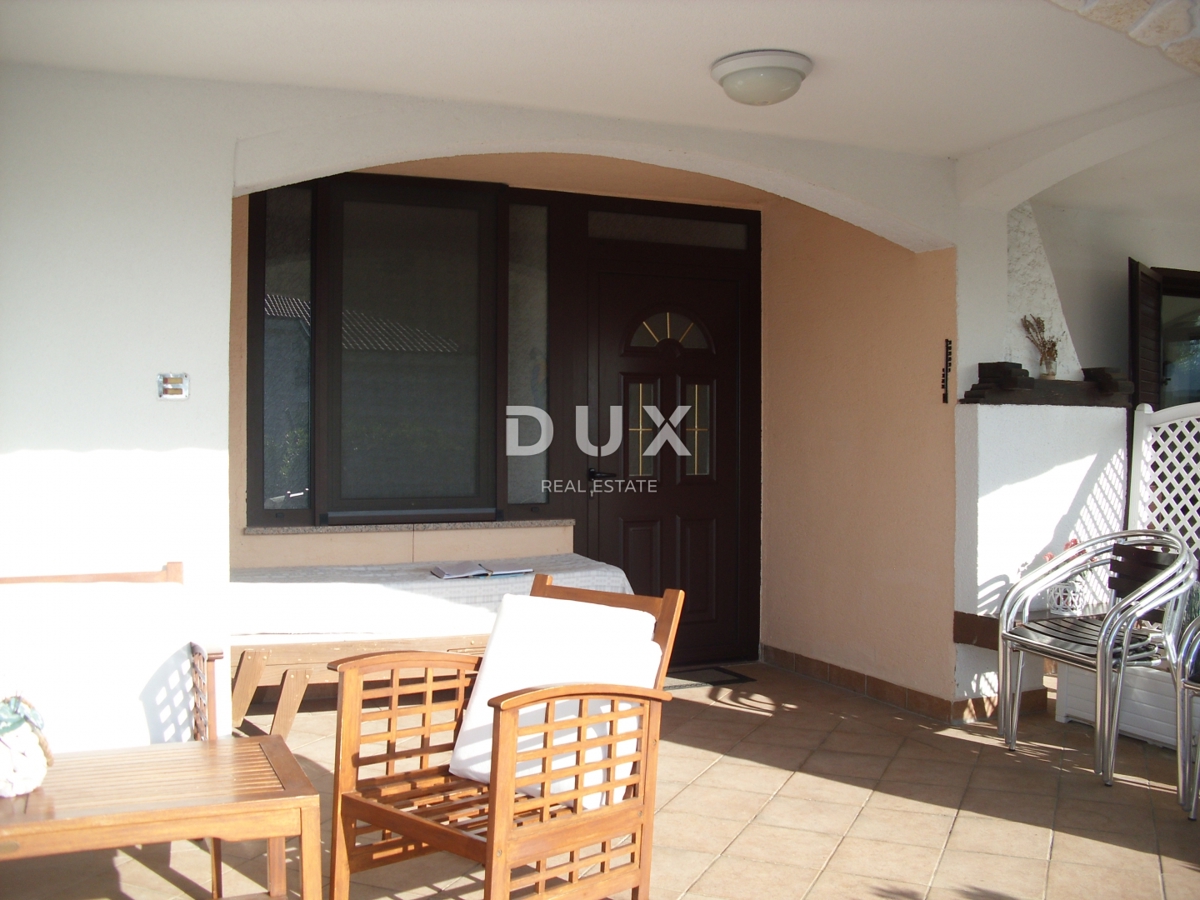 ISOLA DI KRK, PUNAT - Casa indipendente con piscina a 500 m dal mare