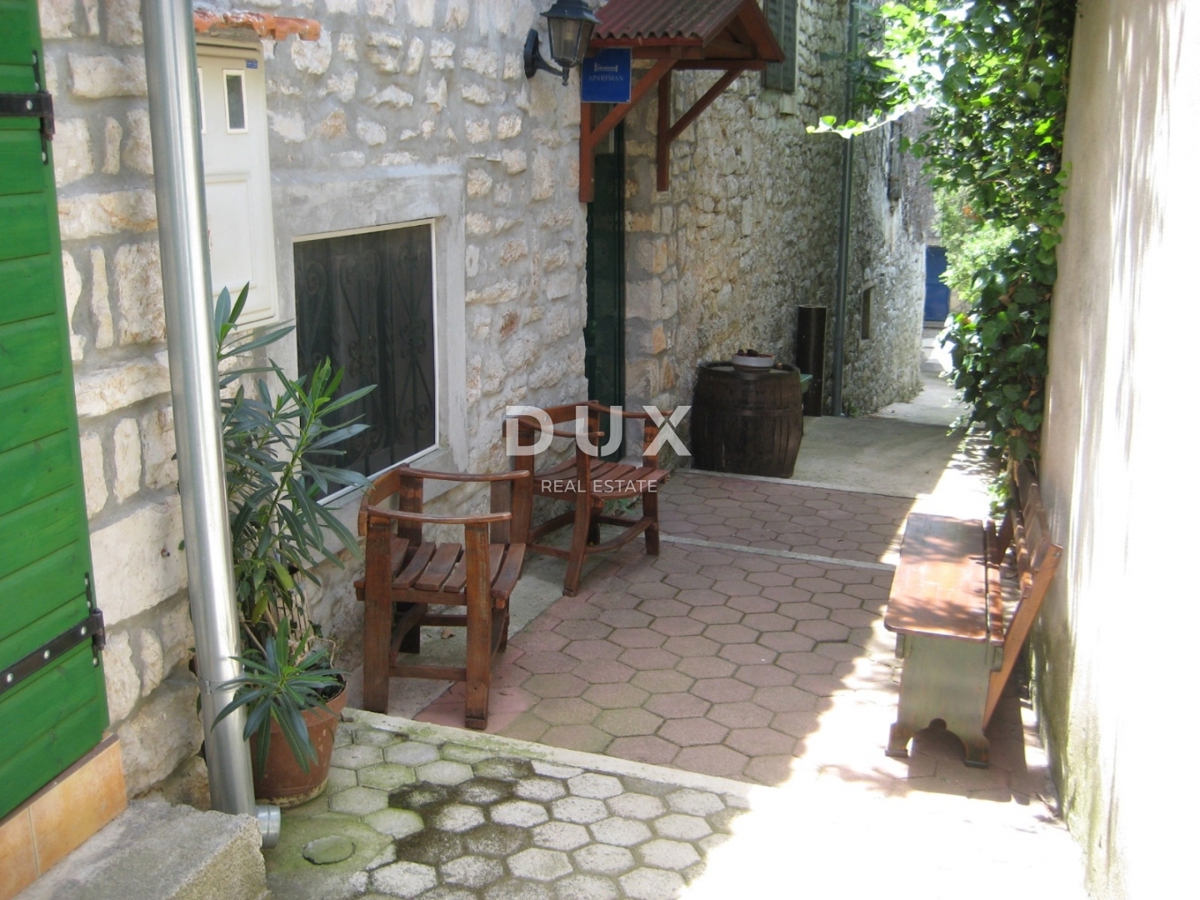 MURTER, BETINA - OCCASIONE! Affascinante casa in pietra su 3 piani