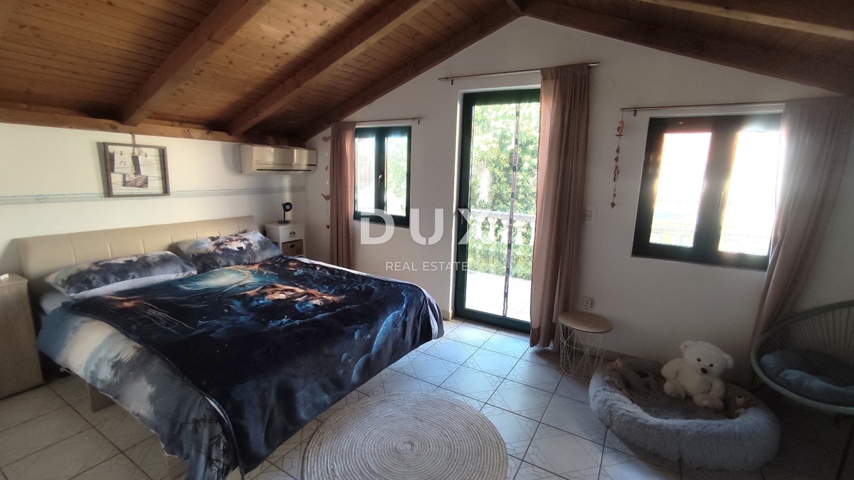 MURTER, BETINA - OCCASIONE! Affascinante casa in pietra su 3 piani