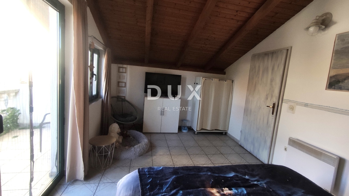 MURTER, BETINA - OCCASIONE! Affascinante casa in pietra su 3 piani