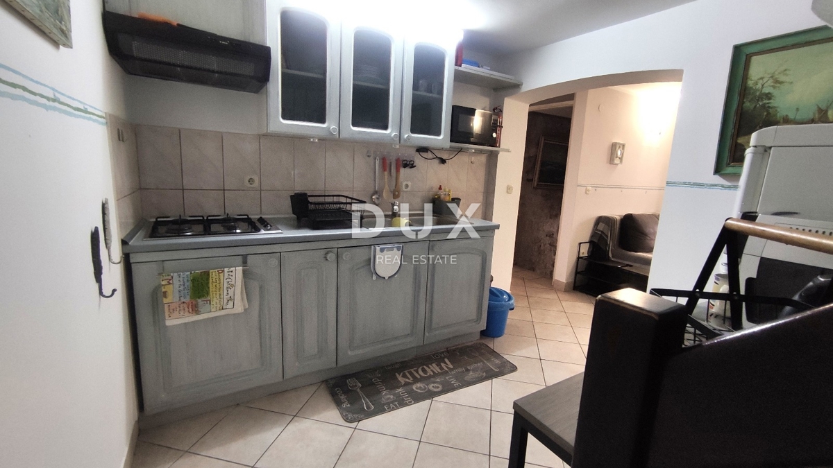 MURTER, BETINA - OCCASIONE! Affascinante casa in pietra su 3 piani