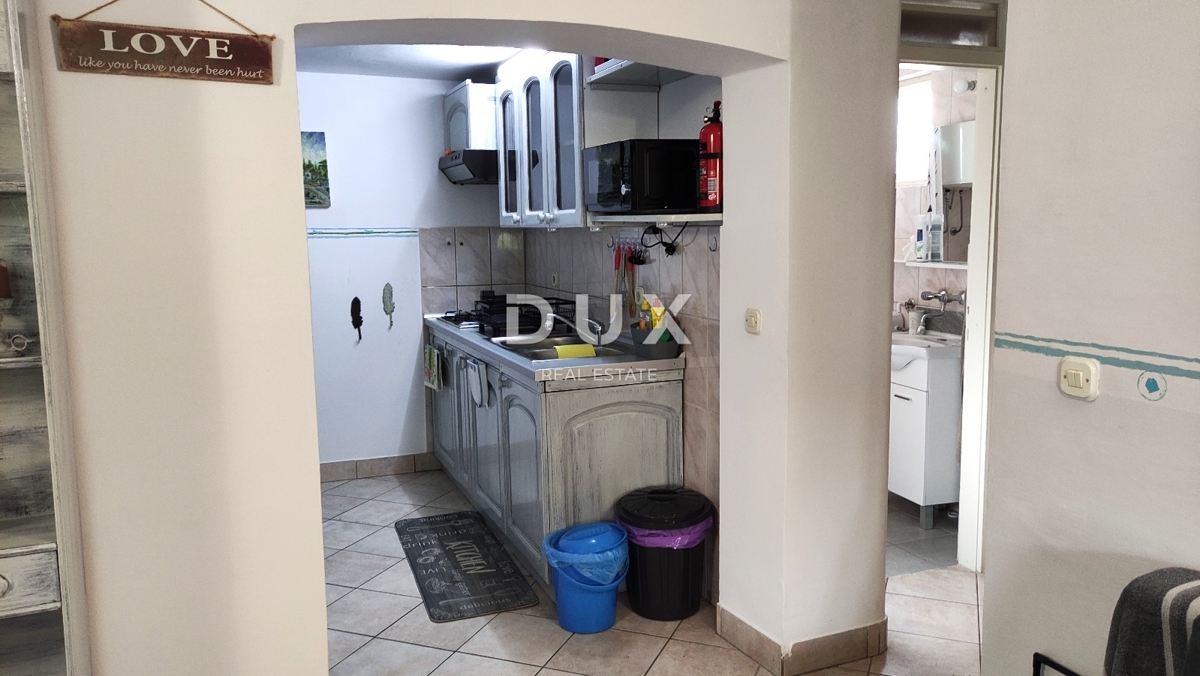 MURTER, BETINA - OCCASIONE! Affascinante casa in pietra su 3 piani