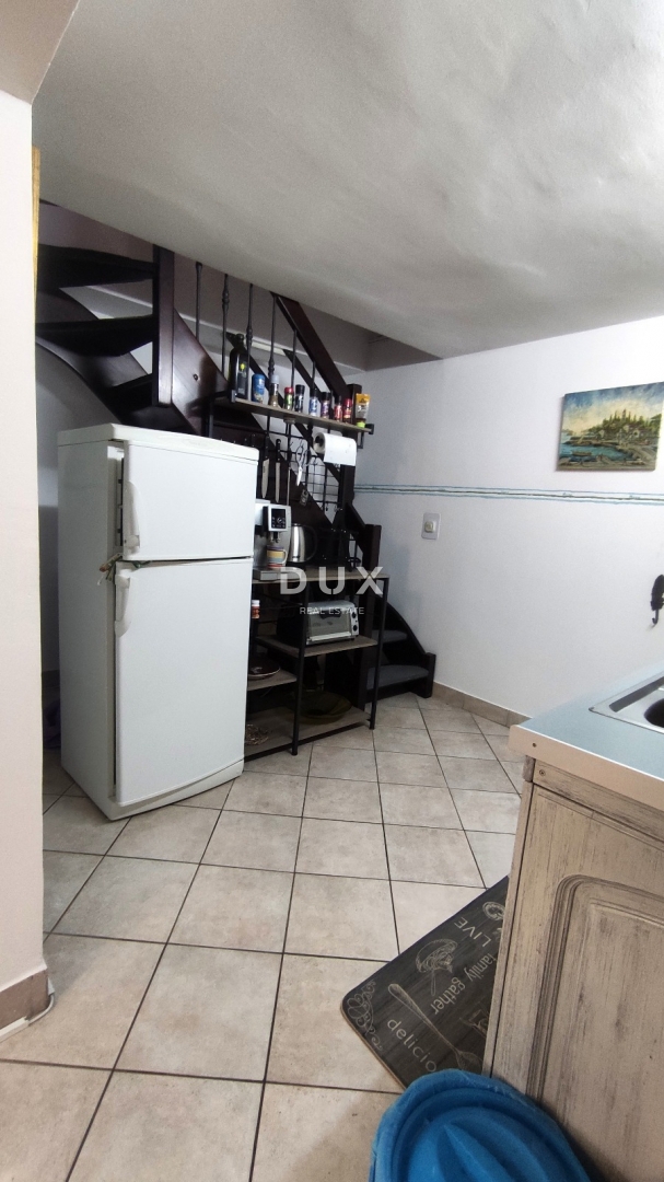 MURTER, BETINA - OCCASIONE! Affascinante casa in pietra su 3 piani