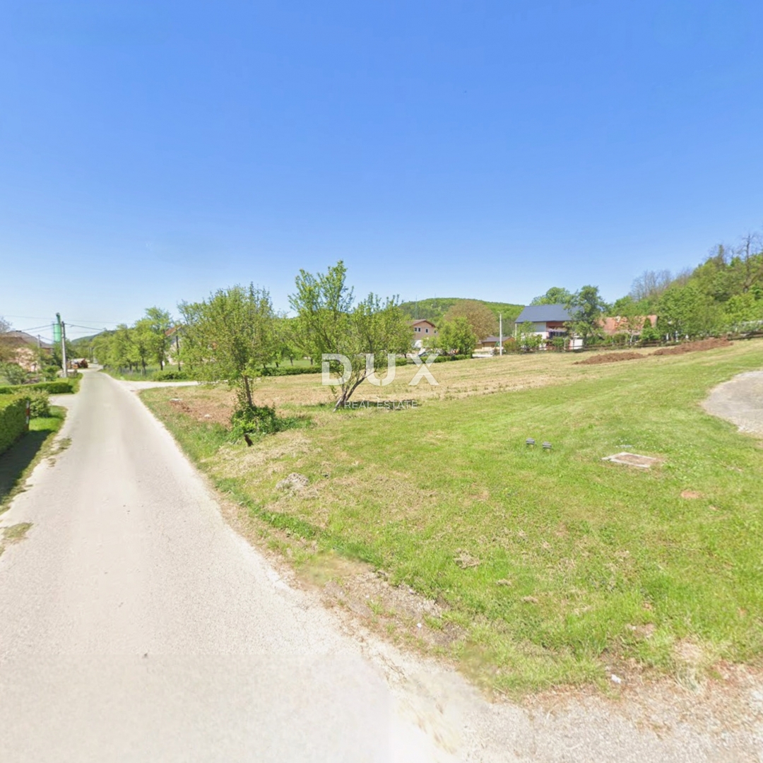 LIKA, OTOČAC, PROZOR - terreno edificabile di 2000 m2 vicino al fiume Gacka per condomini - appartamenti / case familiari / case in affitto con piscina 