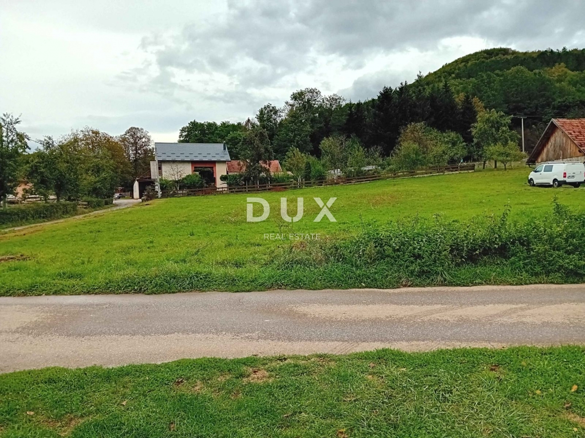 LIKA, OTOČAC, PROZOR - terreno edificabile di 2000 m2 vicino al fiume Gacka per condomini - appartamenti / case familiari / case in affitto con piscina 