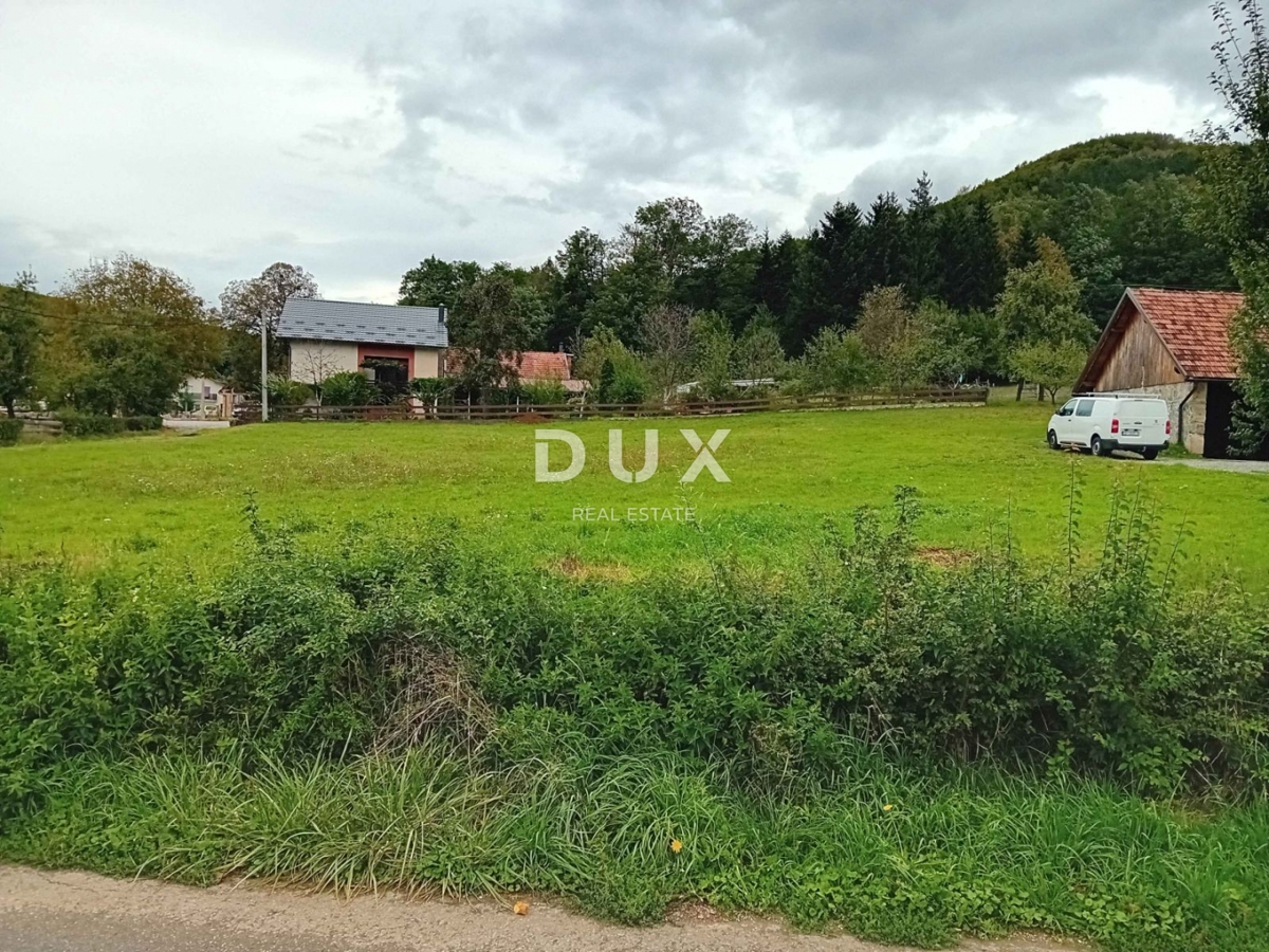 LIKA, OTOČAC, PROZOR - terreno edificabile di 2000 m2 vicino al fiume Gacka per condomini - appartamenti / case familiari / case in affitto con piscina 