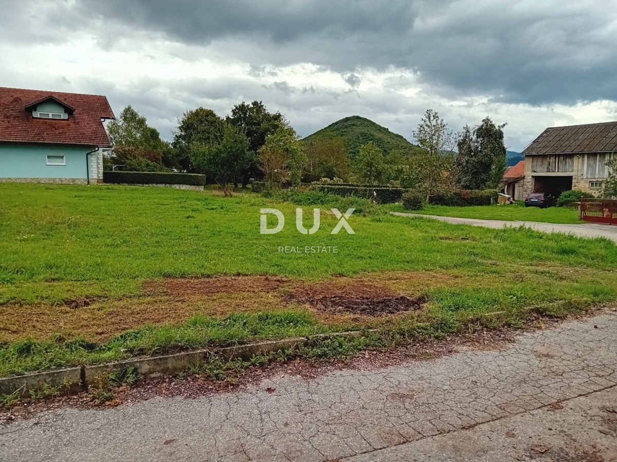 LIKA, OTOČAC, PROZOR - terreno edificabile di 2000 m2 vicino al fiume Gacka per condomini - appartamenti / case familiari / case in affitto con piscina 