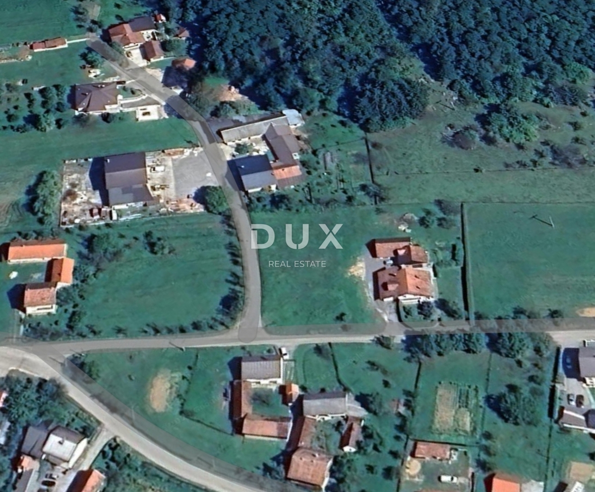 LIKA, OTOČAC, PROZOR - terreno edificabile di 2000 m2 vicino al fiume Gacka per condomini - appartamenti / case familiari / case in affitto con piscina 