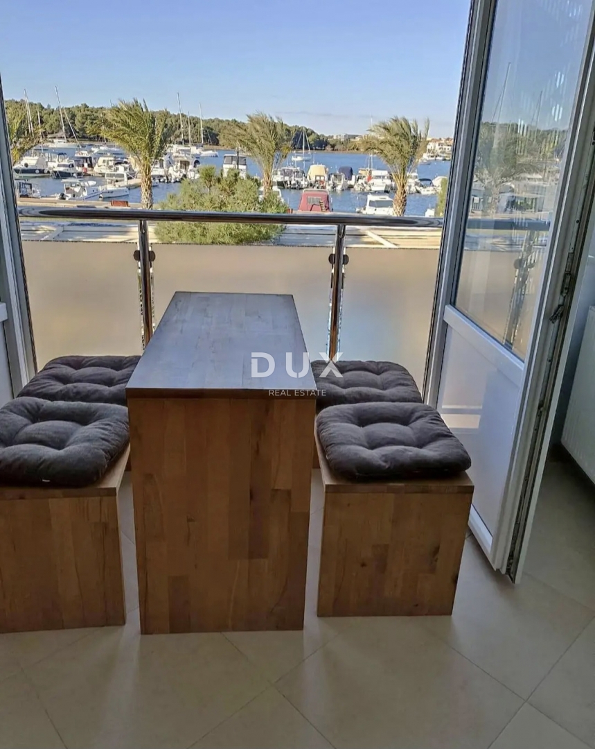 ISTRIA, MEDOLINO - Appartamento con due camere da letto in prima fila al mare!