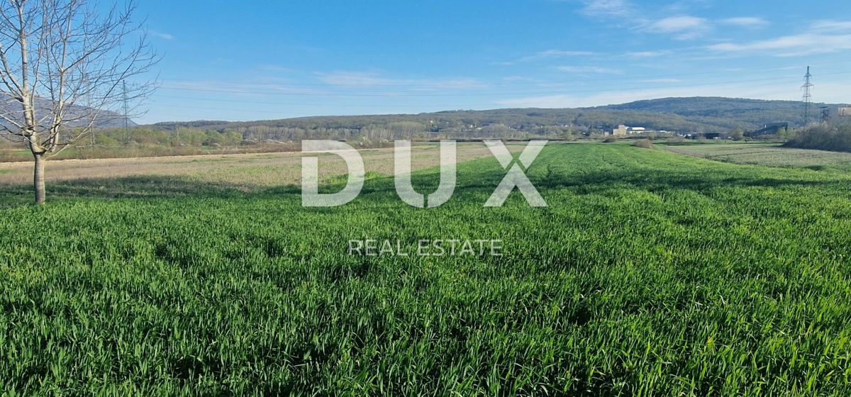 ISTRIA, KRŠAN - Terreno agricolo in un insediamento lungo una strada asfaltata