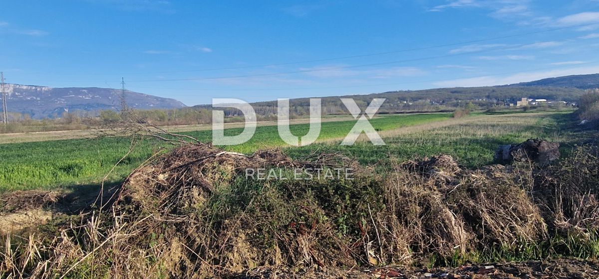 ISTRIA, KRŠAN - Terreno agricolo in un insediamento lungo una strada asfaltata