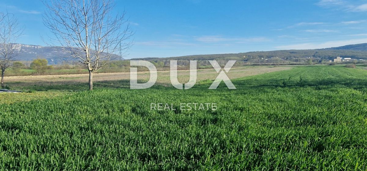 ISTRIA, KRŠAN - Terreno agricolo in un insediamento lungo una strada asfaltata