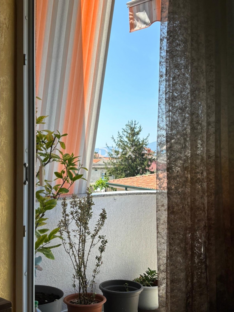 RIJEKA, SRDOČI - Appartamento su due piani con posto auto