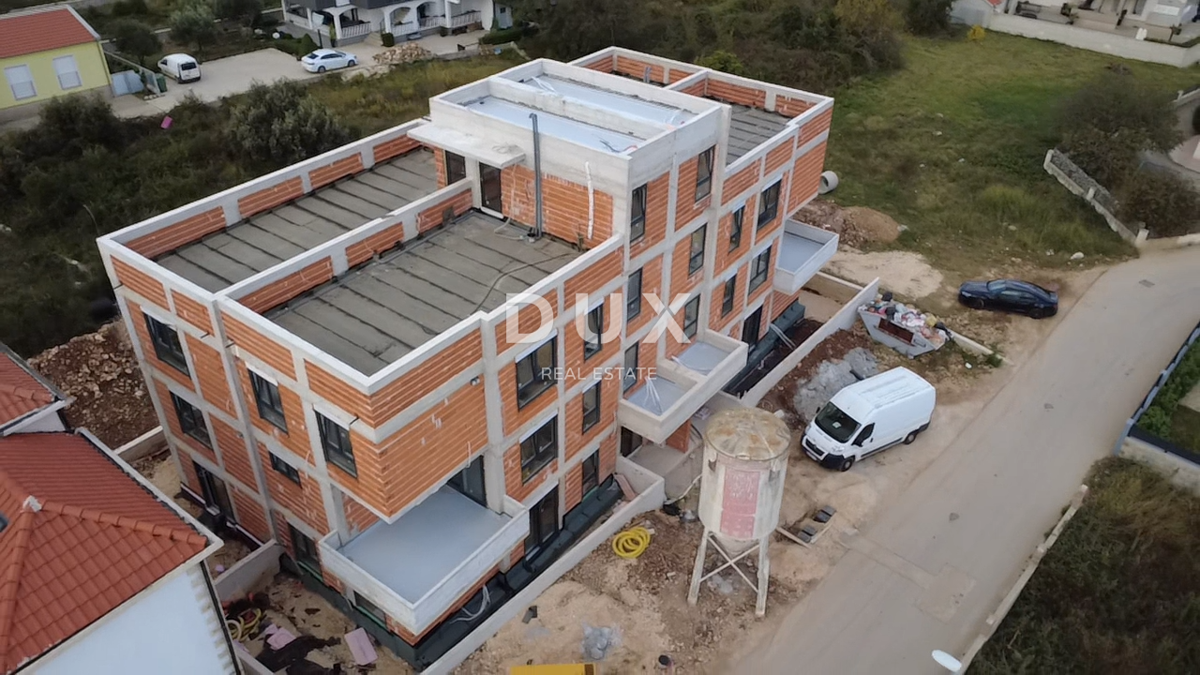 ZADAR, BIBINJE - Appartamento con due camere da letto e terrazza sul tetto in una posizione attraente S5