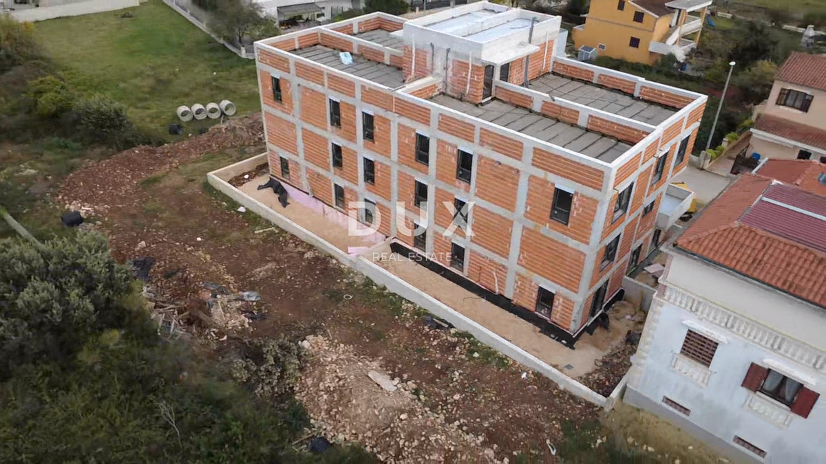 ZADAR, BIBINJE - Appartamento con due camere da letto e terrazza sul tetto in una posizione attraente S5