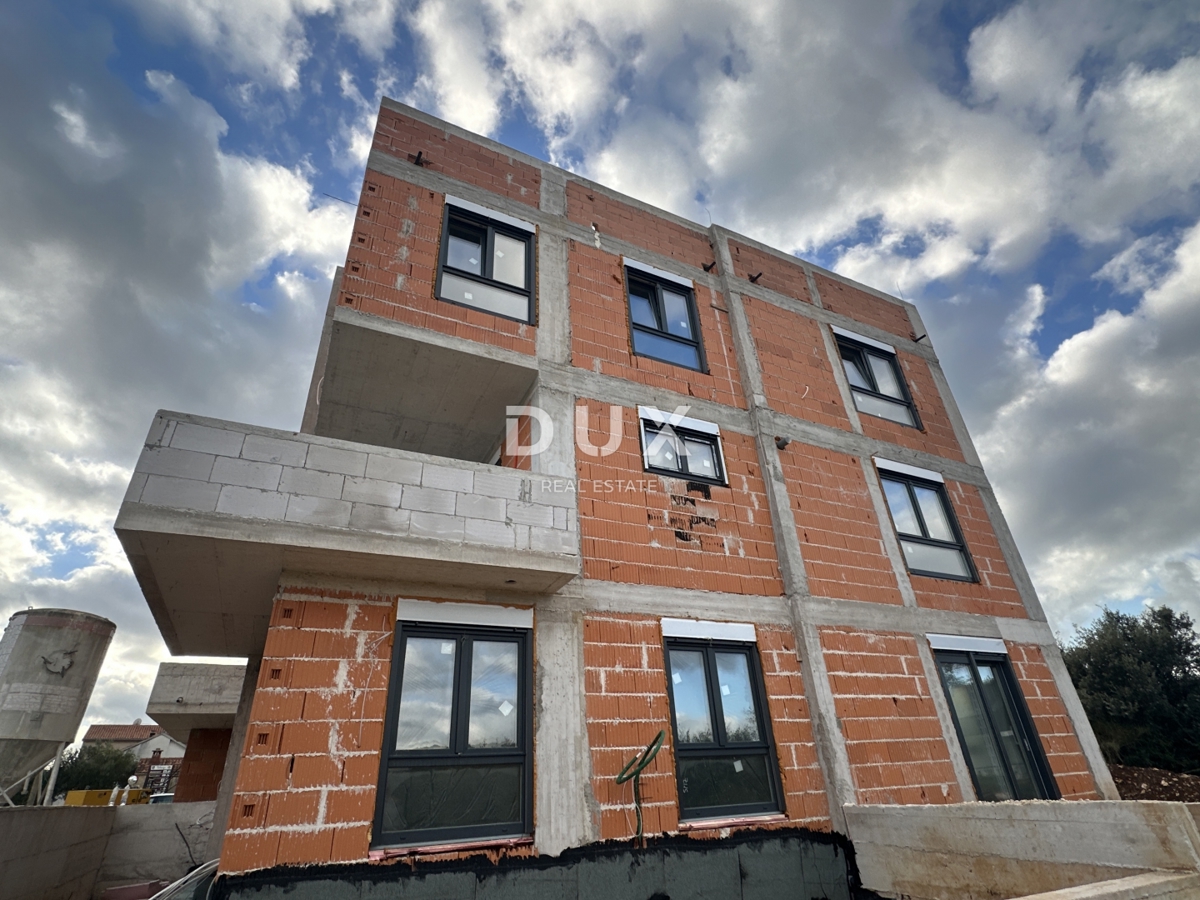 ZADAR, BIBINJE - Appartamento con due camere da letto e terrazza sul tetto in una posizione attraente S5