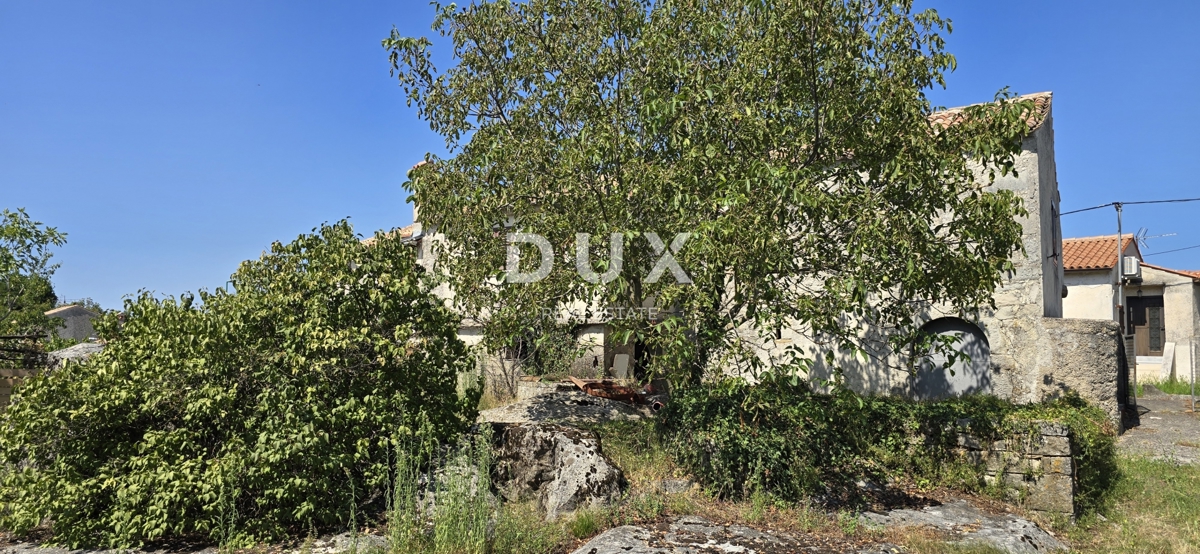 ISTRIA, GRAČIŠĆE - Imponente casa in pietra con vista e giardino