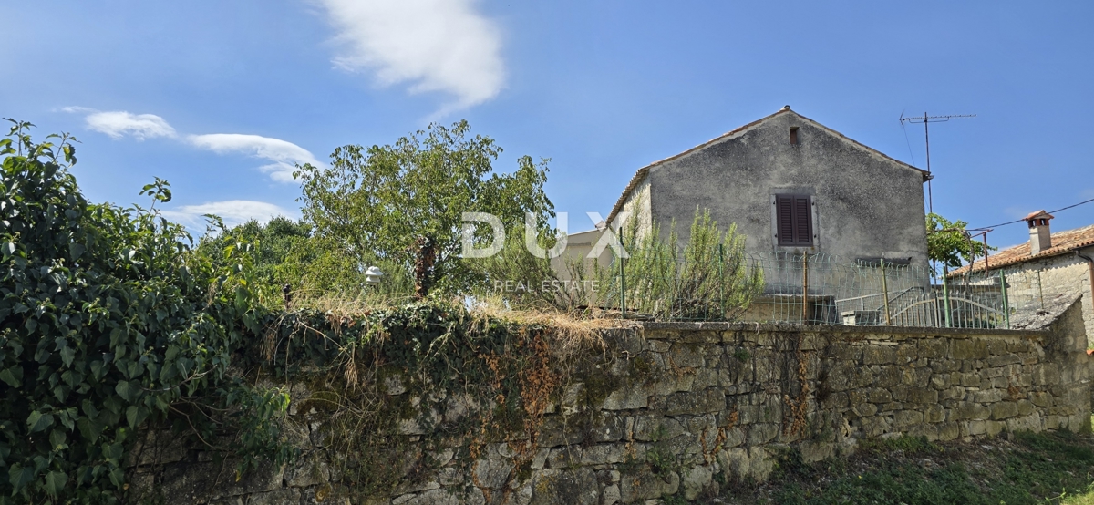 ISTRIA, GRAČIŠĆE - Imponente casa in pietra con vista e giardino