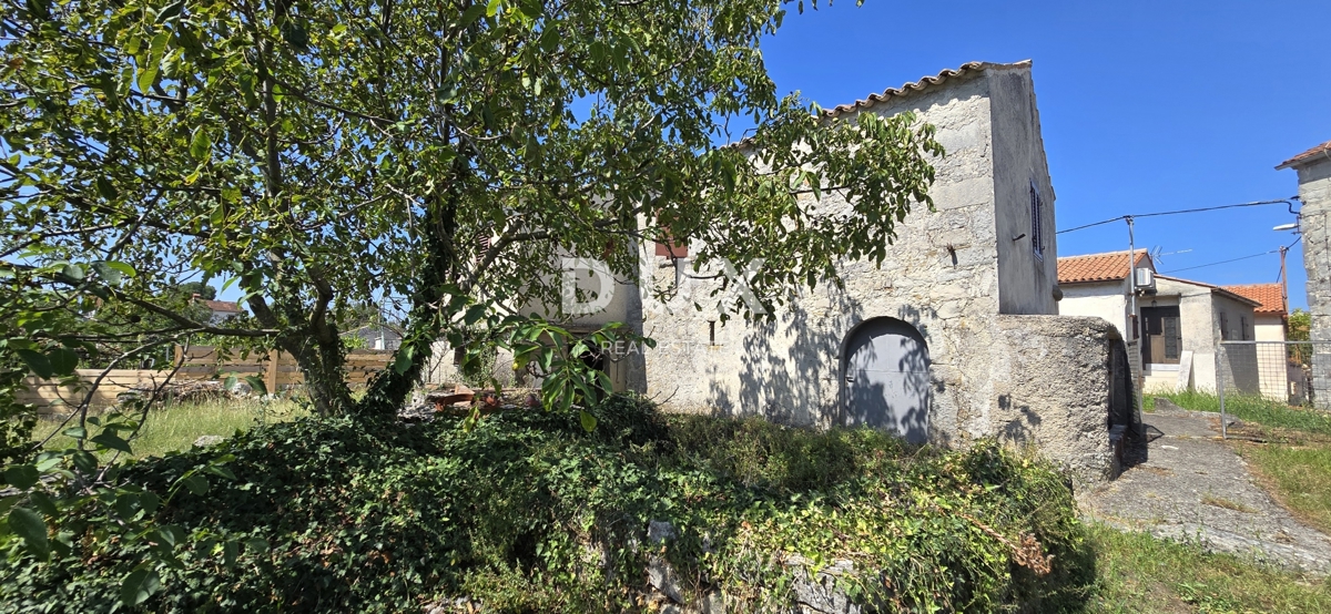 ISTRIA, GRAČIŠĆE - Imponente casa in pietra con vista e giardino