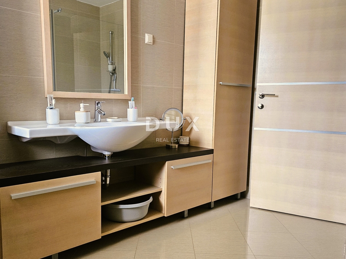 POLA, PJEŠČANA UVALA - appartamento superbamente arredato con terrazza a soli 150 metri dal mare, parcheggio