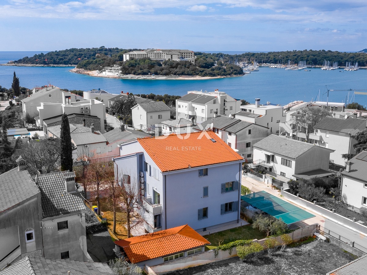 POLA, PJEŠČANA UVALA - appartamento superbamente arredato con terrazza a soli 150 metri dal mare, parcheggio