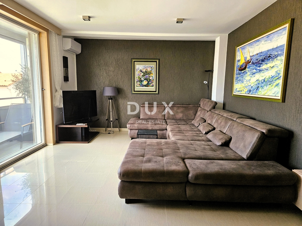 POLA, PJEŠČANA UVALA - appartamento superbamente arredato con terrazza a soli 150 metri dal mare, parcheggio