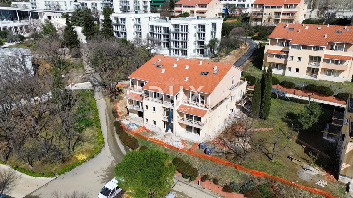 NOVI VINODOLSKI – Appartamento di 65 m² in un resort esclusivo, prima fila al mare con spiaggia privata