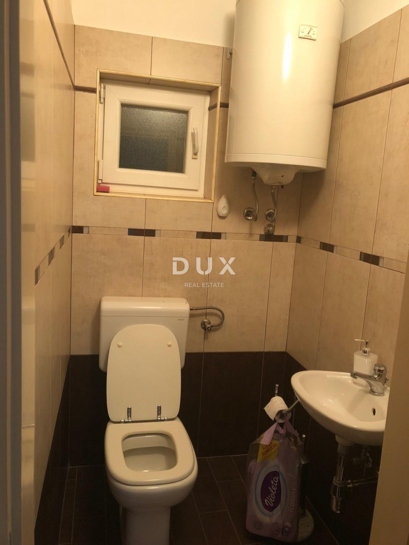 ISTRIA, ROVIGNO - spazioso e ordinato appartamento con tre camere da letto, posto auto e balcone al primo piano vicino al centro!