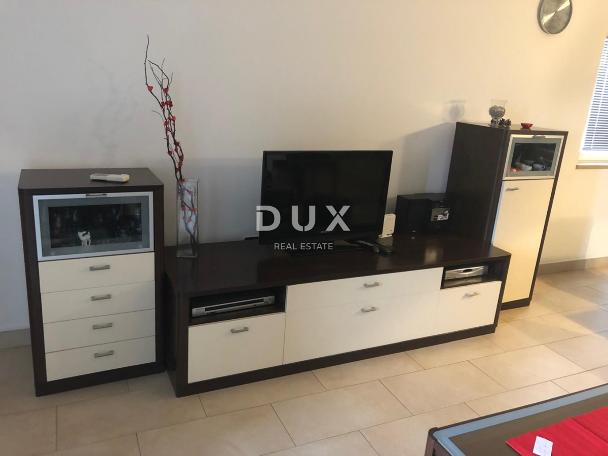 ISTRIA, ROVIGNO - spazioso e ordinato appartamento con tre camere da letto, posto auto e balcone al primo piano vicino al centro!