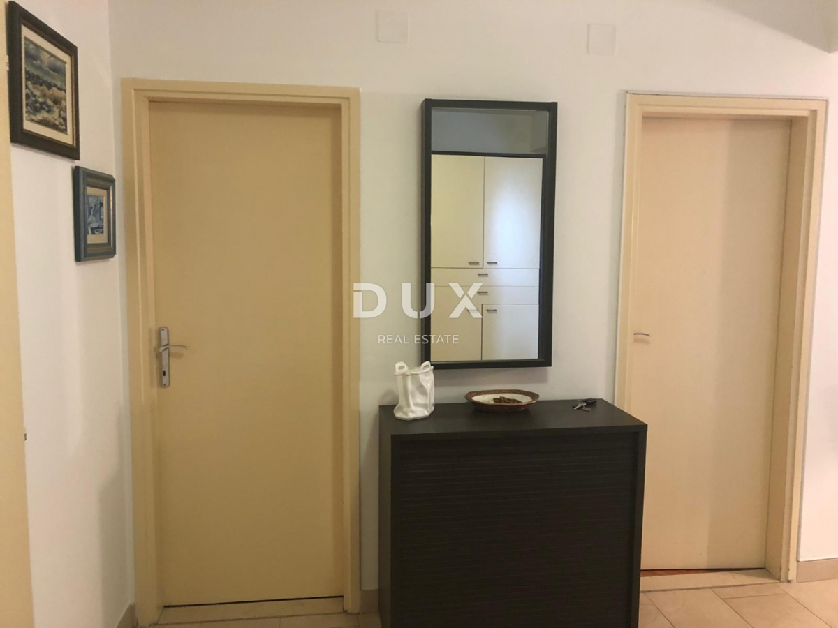 ISTRIA, ROVIGNO - spazioso e ordinato appartamento con tre camere da letto, posto auto e balcone al primo piano vicino al centro!