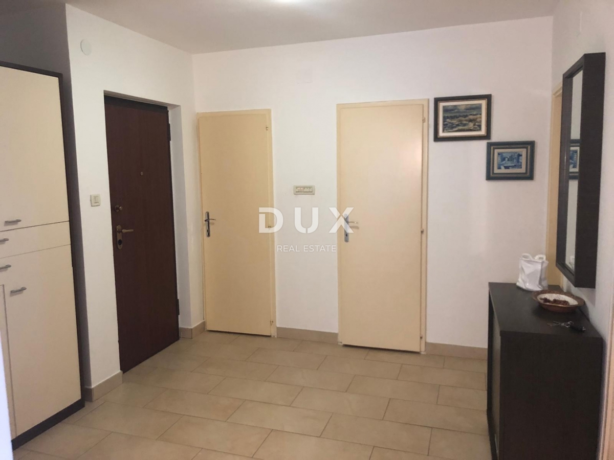 ISTRIA, ROVIGNO - spazioso e ordinato appartamento con tre camere da letto, posto auto e balcone al primo piano vicino al centro!