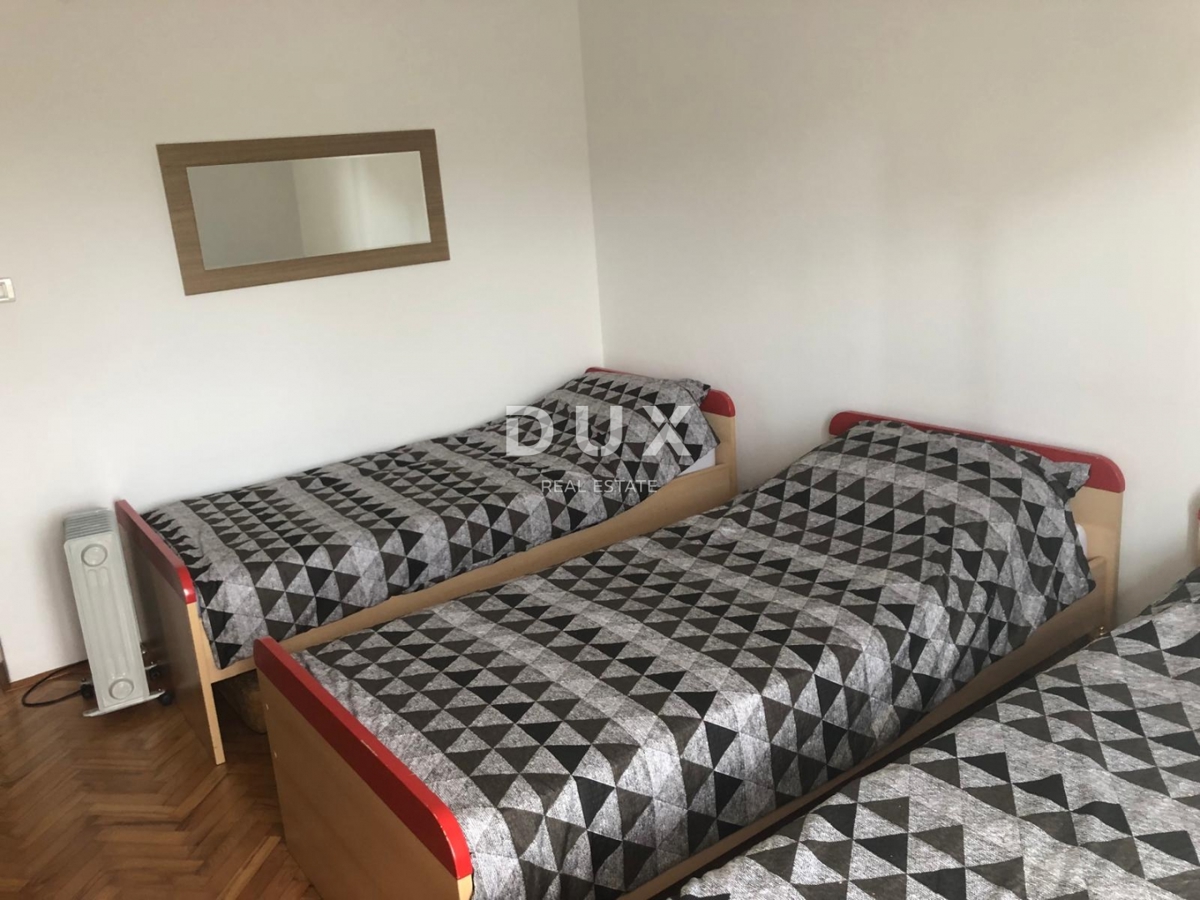 ISTRIA, ROVIGNO - spazioso e ordinato appartamento con tre camere da letto, posto auto e balcone al primo piano vicino al centro!