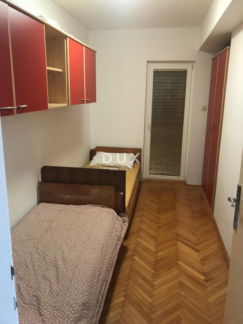 ISTRIA, ROVIGNO - spazioso e ordinato appartamento con tre camere da letto, posto auto e balcone al primo piano vicino al centro!