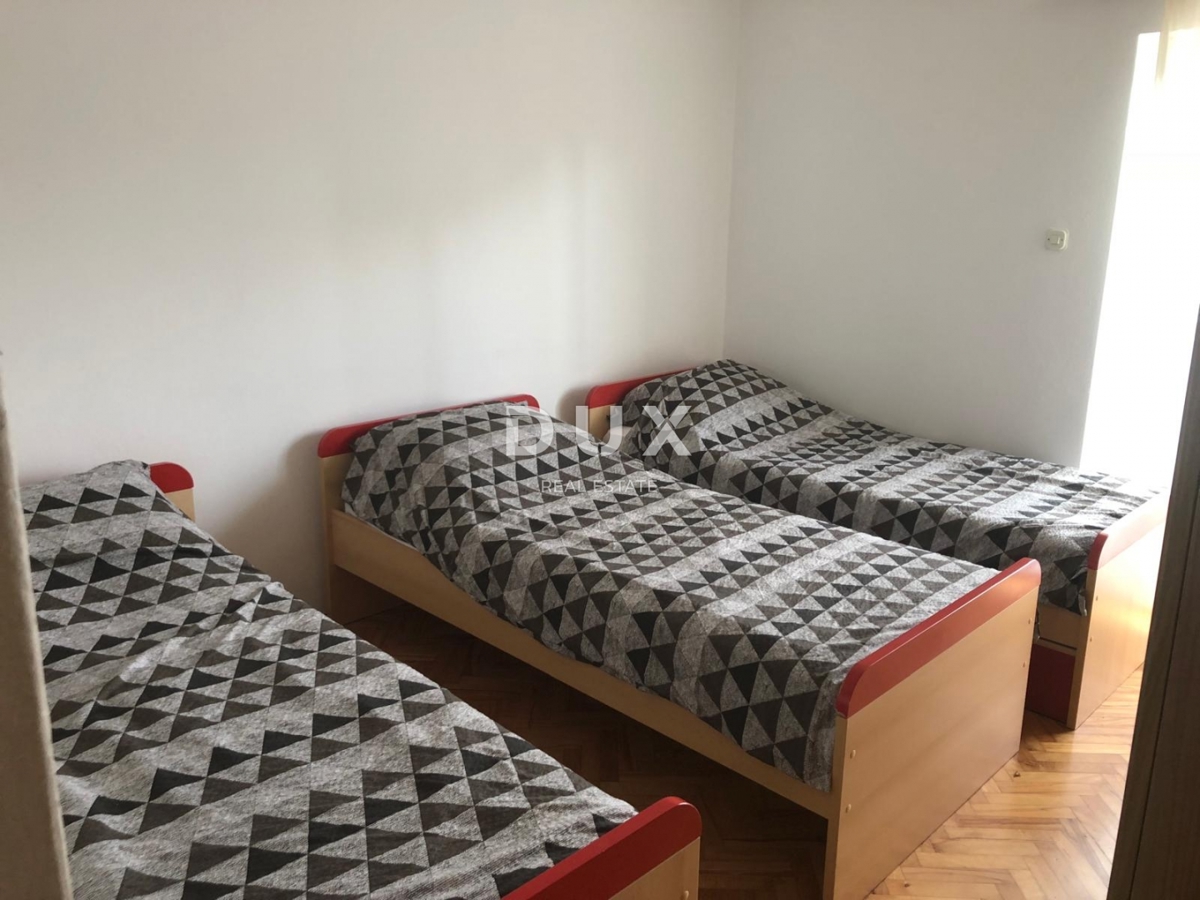 ISTRIA, ROVIGNO - spazioso e ordinato appartamento con tre camere da letto, posto auto e balcone al primo piano vicino al centro!