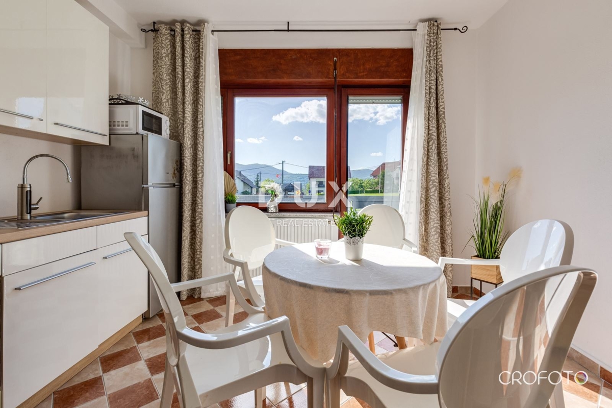 LIKA, PLITVIČKA JEZERA - Casa ristrutturata con piscina immersa nella natura