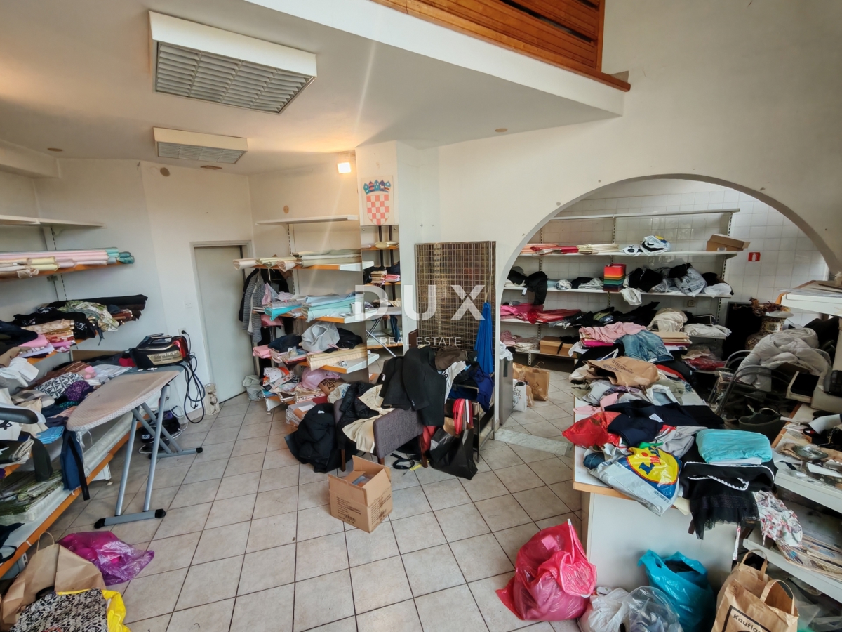 ZADAR, PETRIĆI - Spazio commerciale al piano terra dell'edificio! Occasione!