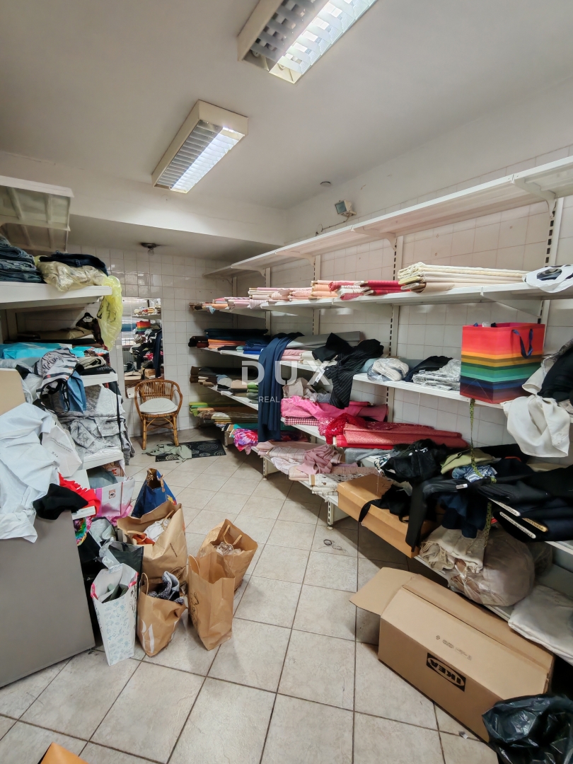 ZADAR, PETRIĆI - Spazio commerciale al piano terra dell'edificio! Occasione!